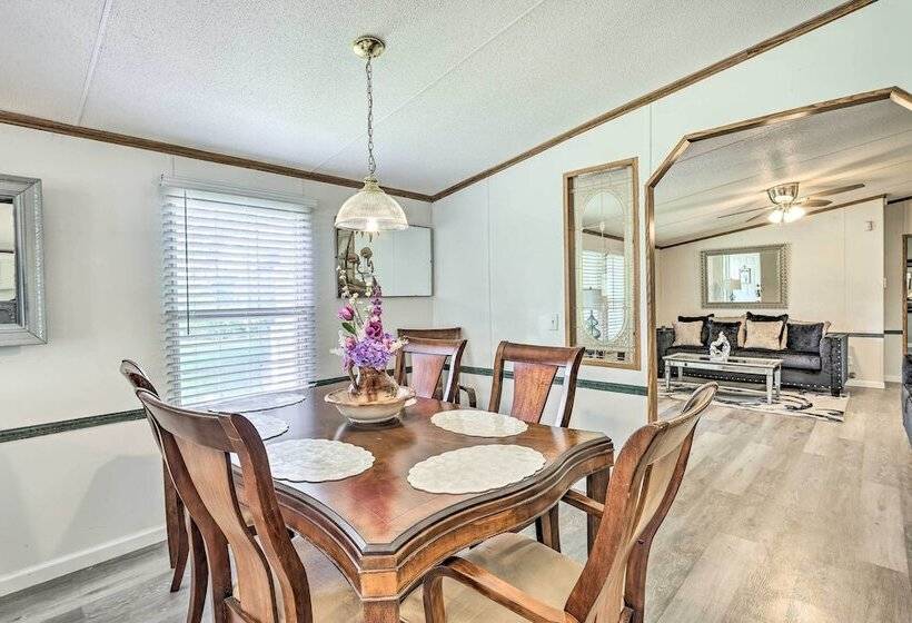 Charming Countryside Home W/ Covered Porch!