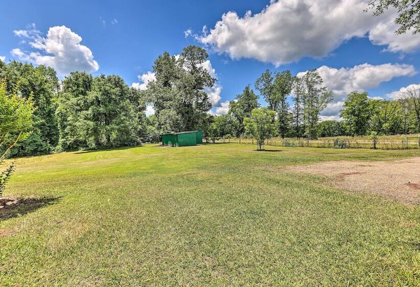 Charming Countryside Home W/ Covered Porch!
