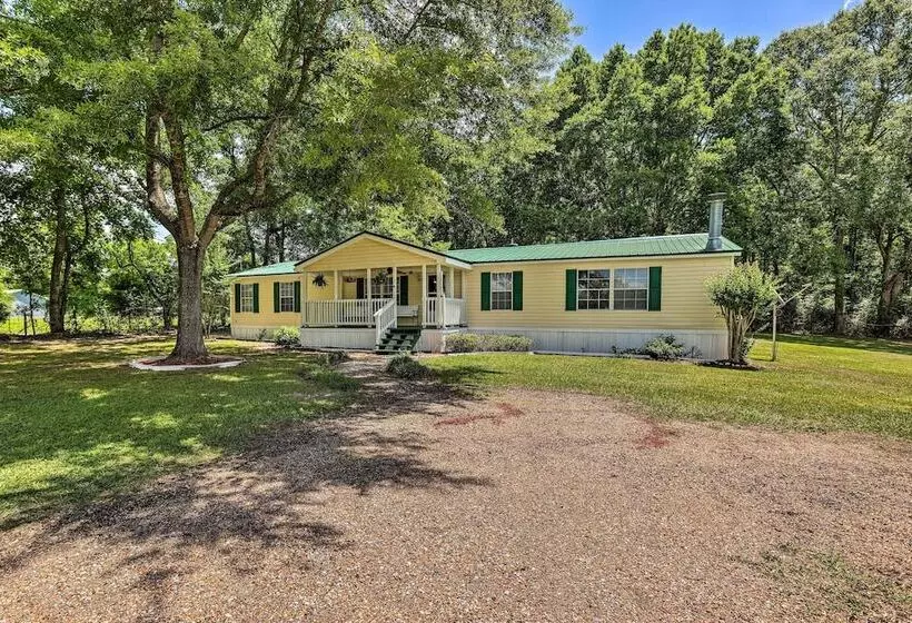 Charming Countryside Home W/ Covered Porch!