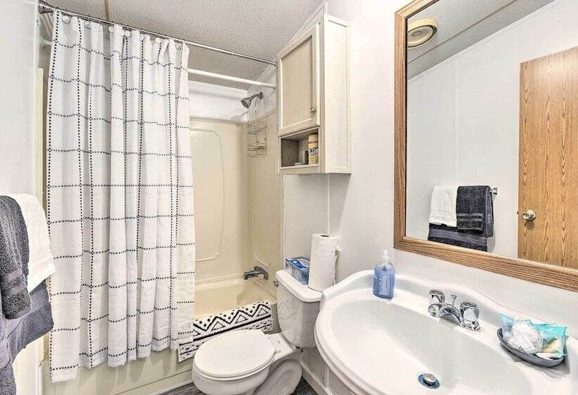 Charming Countryside Home W/ Covered Porch!