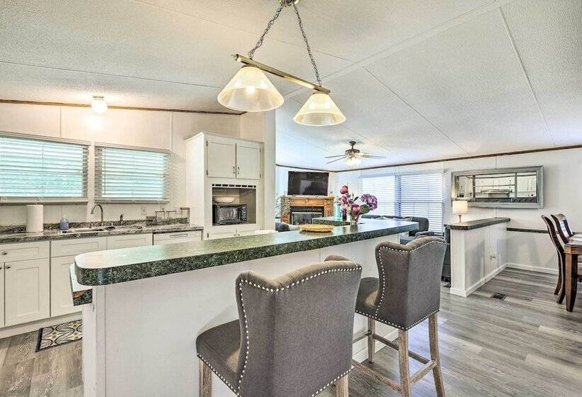 Charming Countryside Home W/ Covered Porch!