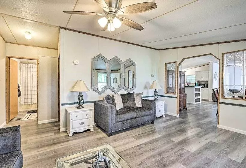 Charming Countryside Home W/ Covered Porch!