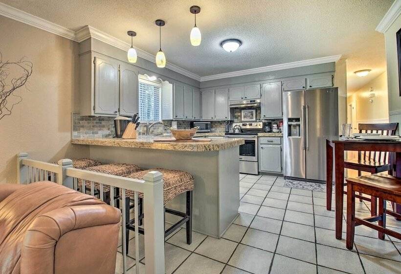 Sunroom & Yard: Charming Hot Springs Home!