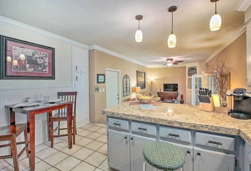 Sunroom & Yard: Charming Hot Springs Home!