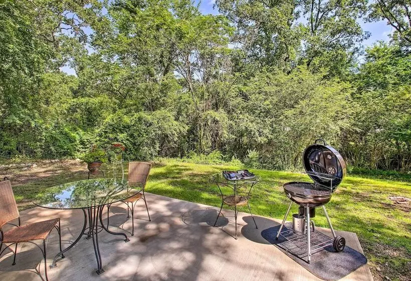 Sunroom & Yard: Charming Hot Springs Home!