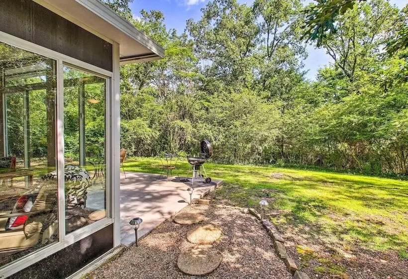 Sunroom & Yard: Charming Hot Springs Home!