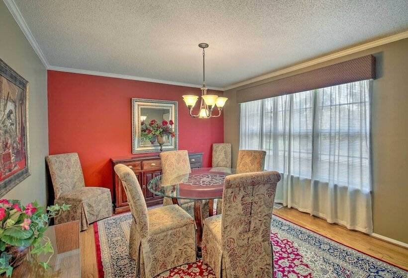 Sunroom & Yard: Charming Hot Springs Home!