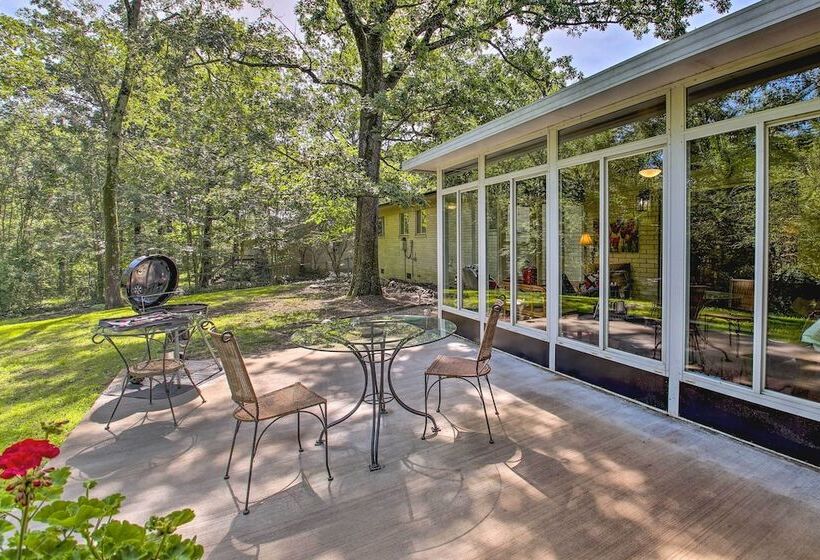 Sunroom & Yard: Charming Hot Springs Home!