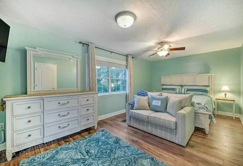 Charming Mt Dora Home W/ Shared Patio & Yard!