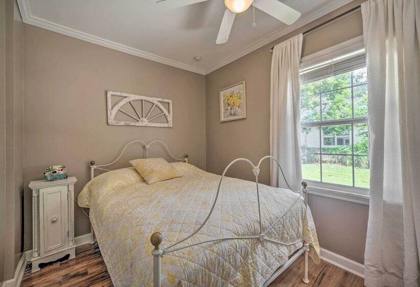 Charming Mt Dora Home W/ Shared Patio & Yard!