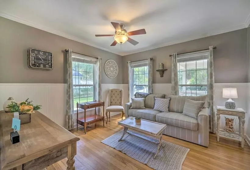 Charming Mt Dora Home W/ Shared Patio & Yard!