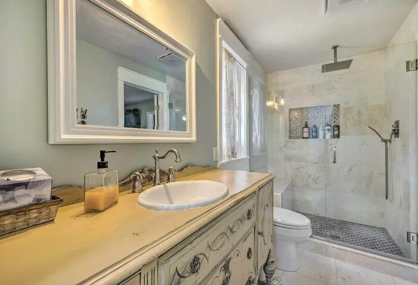 Charming Mt Dora Home W/ Shared Patio & Yard!