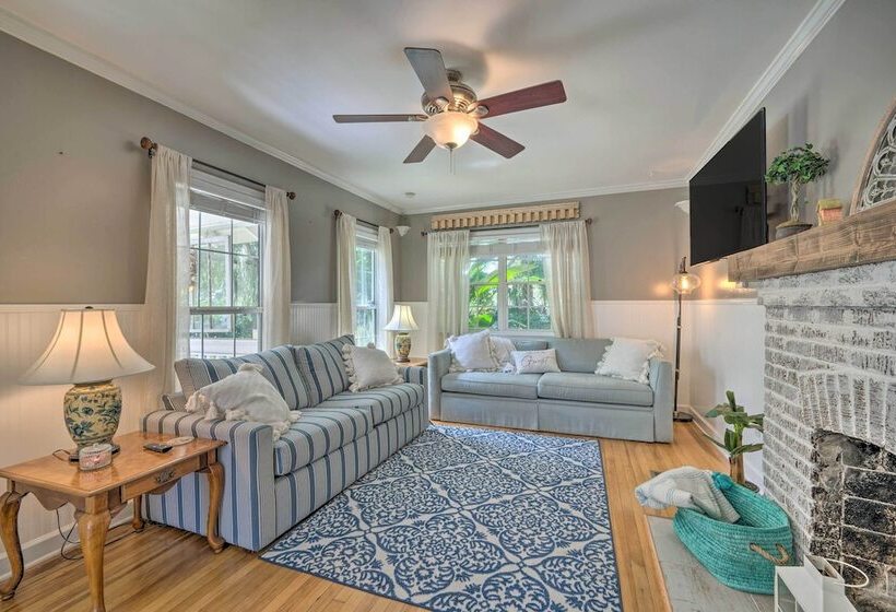 Charming Mt Dora Home W/ Shared Patio & Yard!
