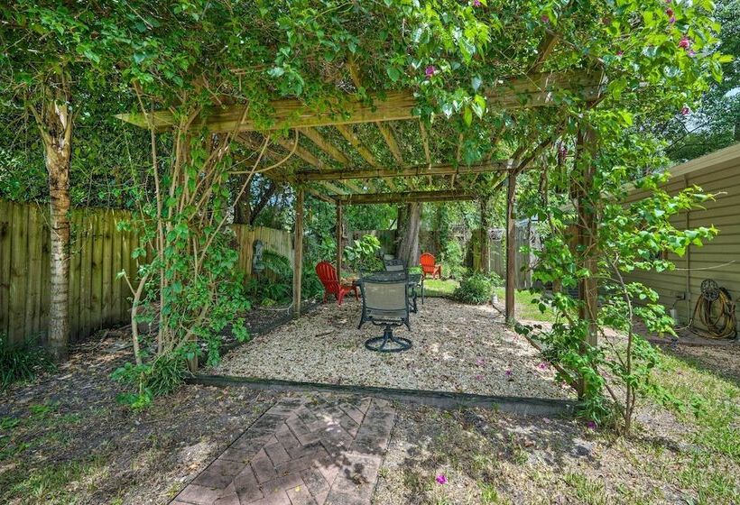 Charming Mt Dora Home W/ Shared Patio & Yard!