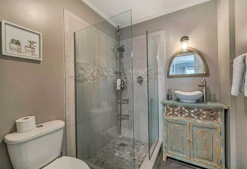 Charming Mt Dora Home W/ Shared Patio & Yard!