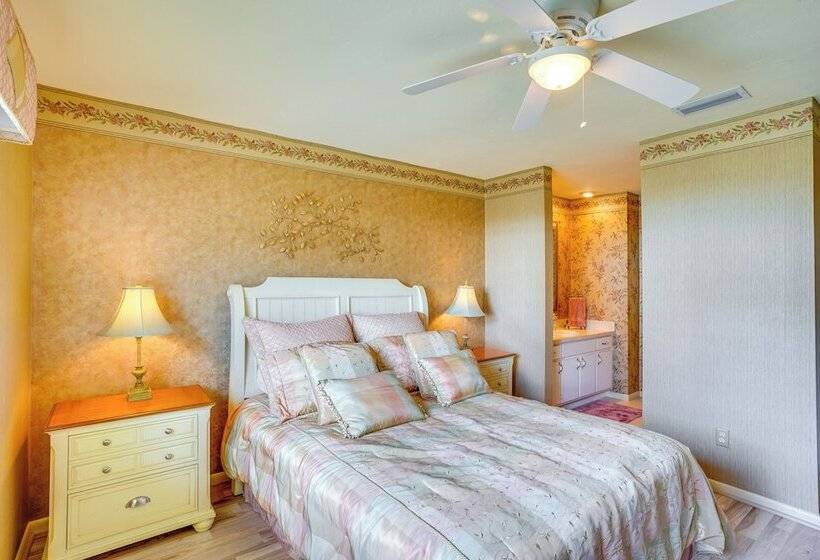 Cozy Frostproof Escape W/ Private Hot Tub!