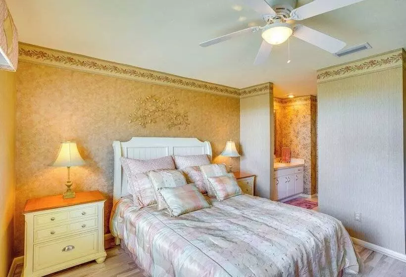 Cozy Frostproof Escape W/ Private Hot Tub!