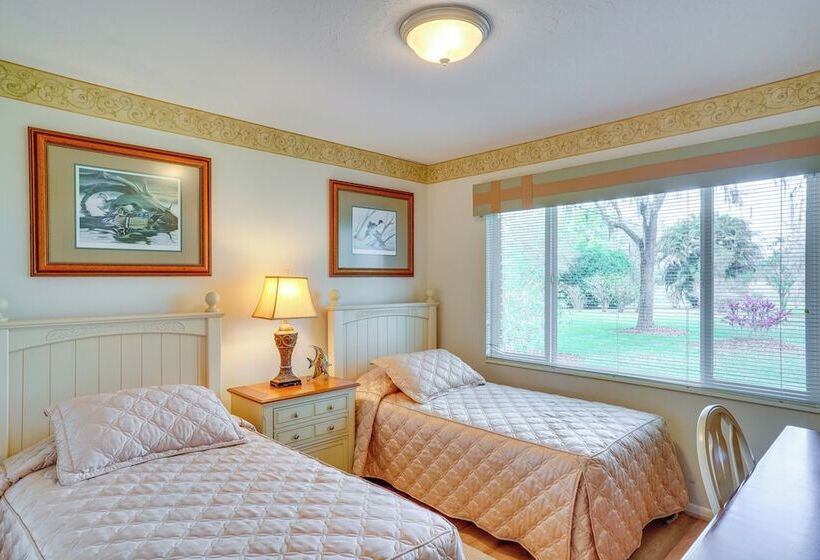 Cozy Frostproof Escape W/ Private Hot Tub!