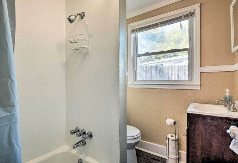 Cozy Greenville Bungalow ~ 2 Mi To Downtown!