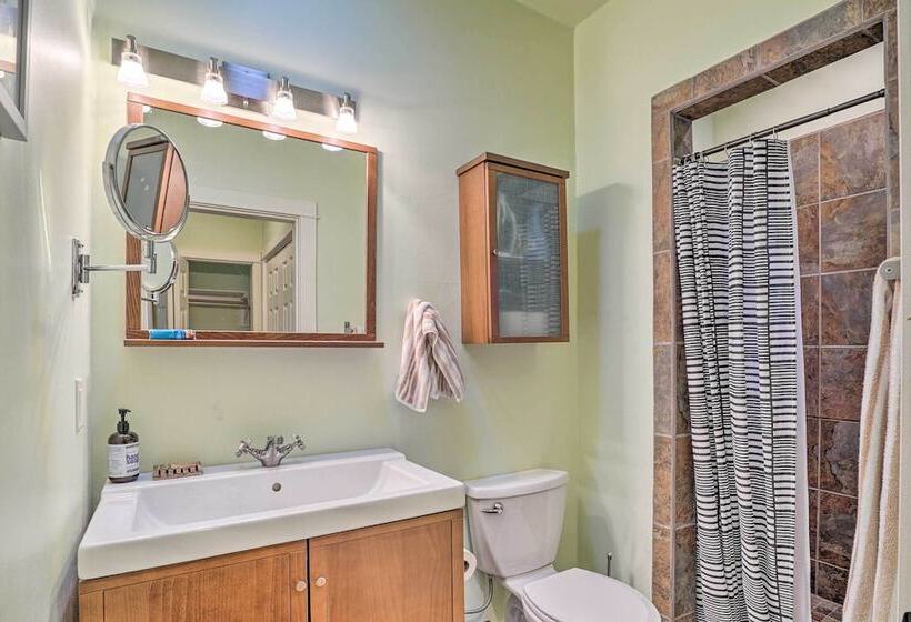 Cozy Las Cruces Gem: Fire Pit, Patio & Views!