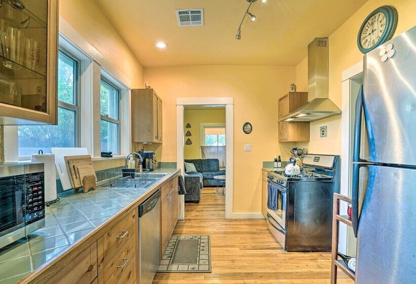 Cozy Las Cruces Gem: Fire Pit, Patio & Views!