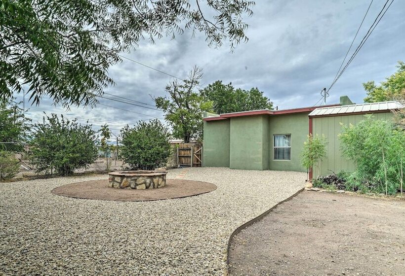 Cozy Las Cruces Gem: Fire Pit, Patio & Views!