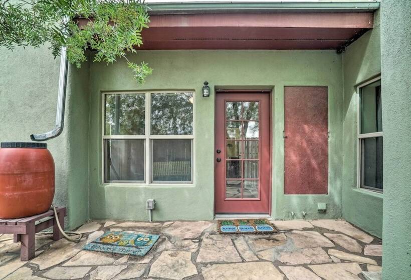 Cozy Las Cruces Gem: Fire Pit, Patio & Views!