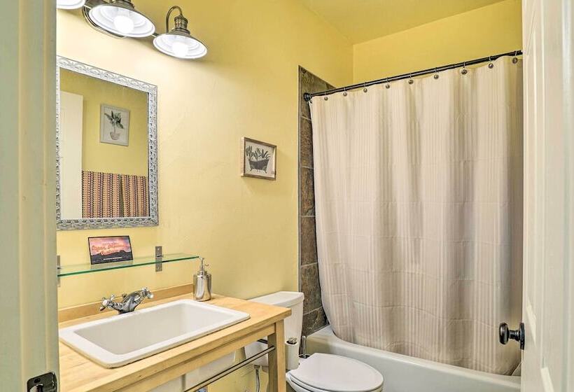 Cozy Las Cruces Gem: Fire Pit, Patio & Views!