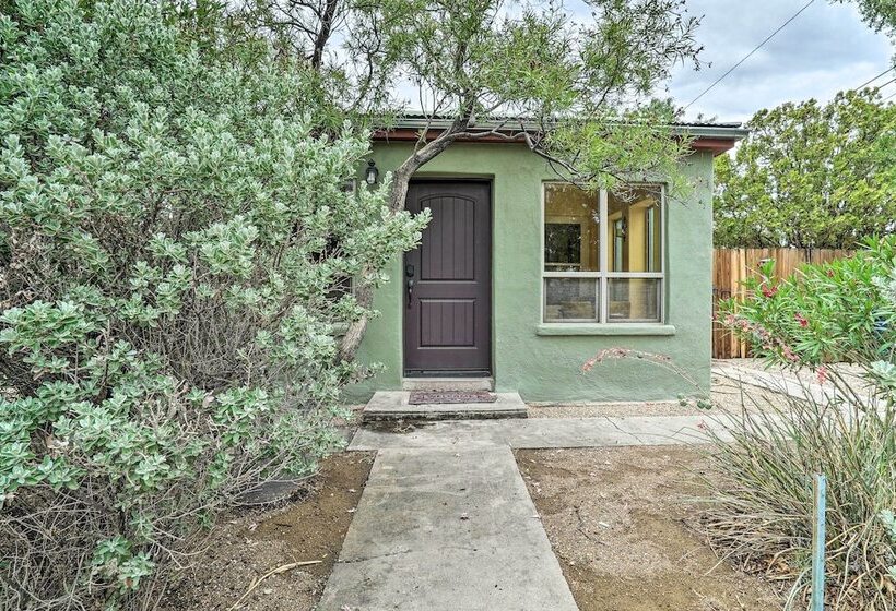 Cozy Las Cruces Gem: Fire Pit, Patio & Views!