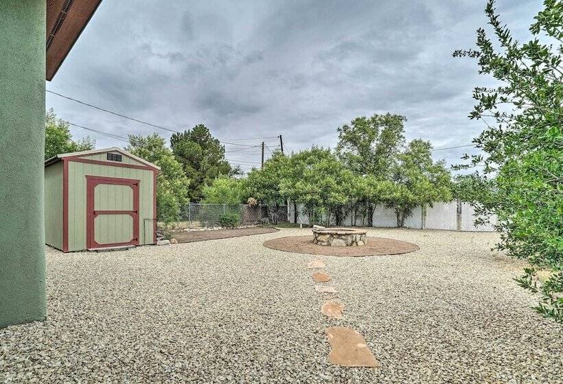 Cozy Las Cruces Gem: Fire Pit, Patio & Views!