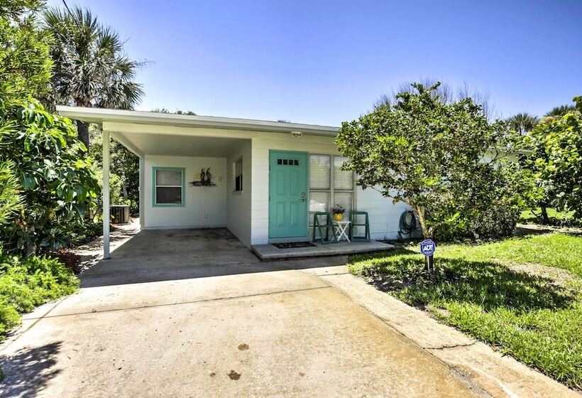 New Smyrna Beach Abode W/ Fire Pit, Walk To Beach!