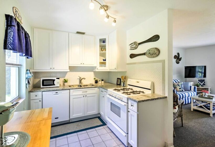 New Smyrna Beach Abode W/ Fire Pit, Walk To Beach!