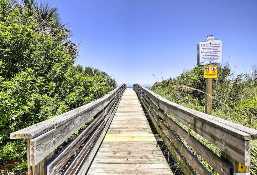 New Smyrna Beach Abode W/ Fire Pit, Walk To Beach!