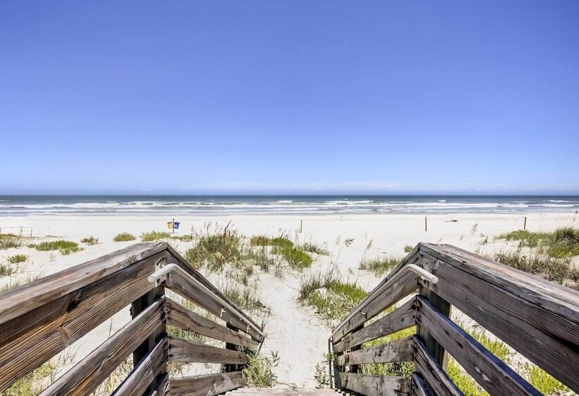 New Smyrna Beach Abode W/ Fire Pit, Walk To Beach!