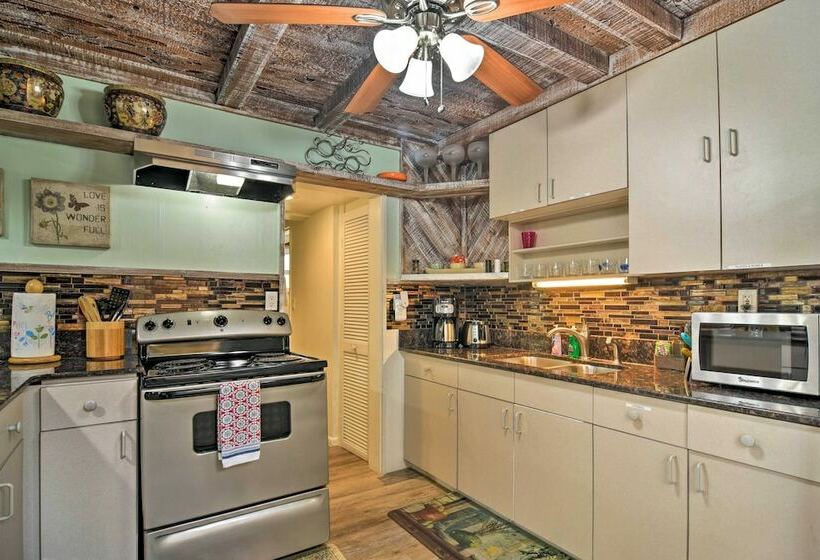 Driftwood Beach Suite    Walk To Clearwater Bch