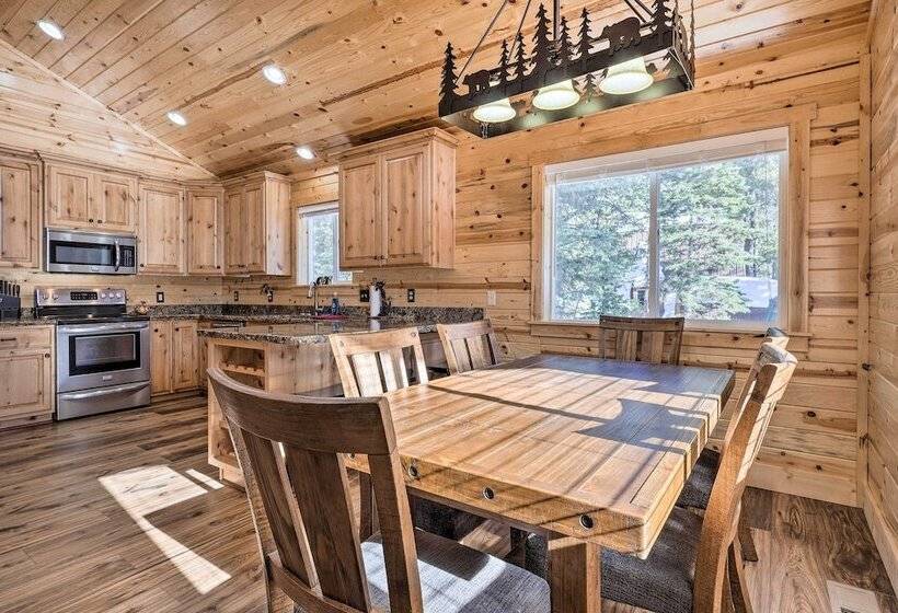 Duck Creek Village Cabin W/ Fire Pit & Grill!