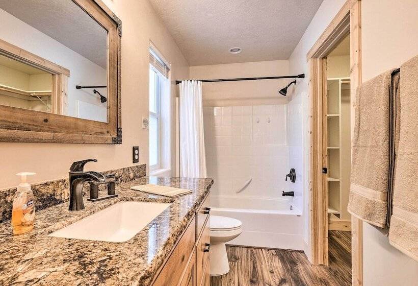 Duck Creek Village Cabin W/ Fire Pit & Grill!