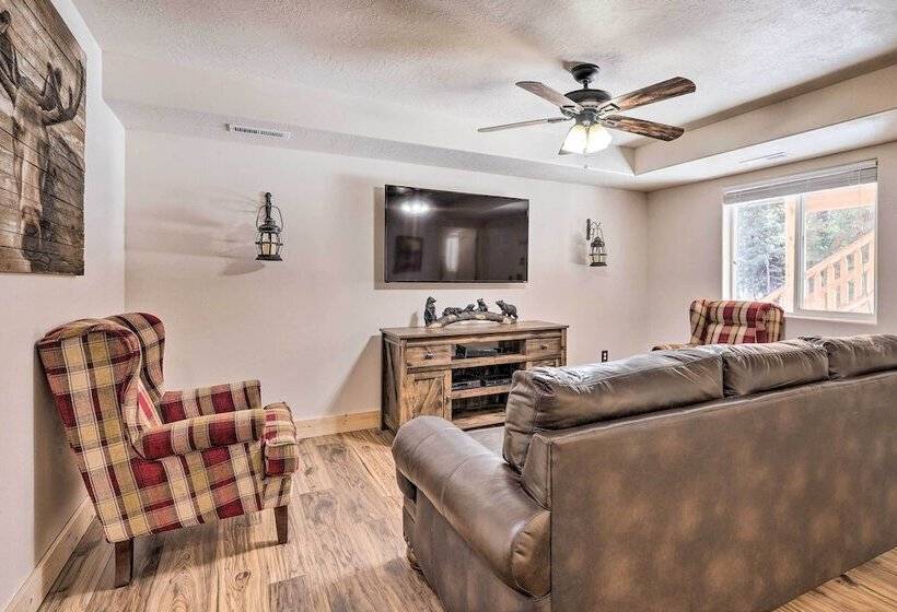 Duck Creek Village Cabin W/ Fire Pit & Grill!