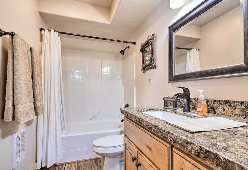 Duck Creek Village Cabin W/ Fire Pit & Grill!