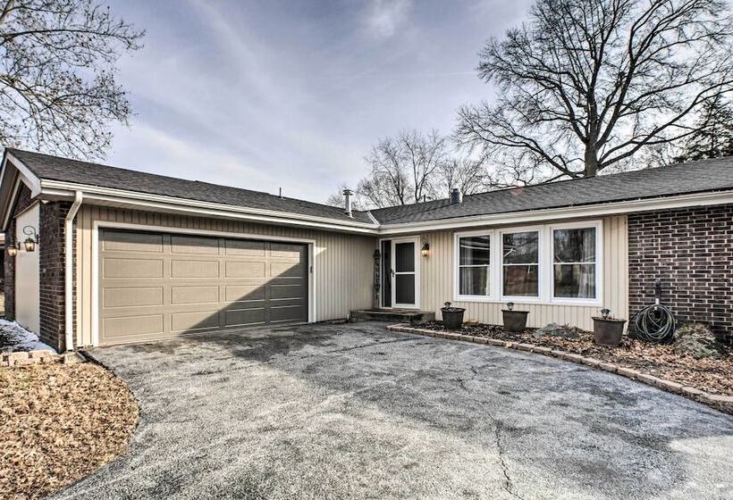 Family Friendly Springfield Home W/ Yard!