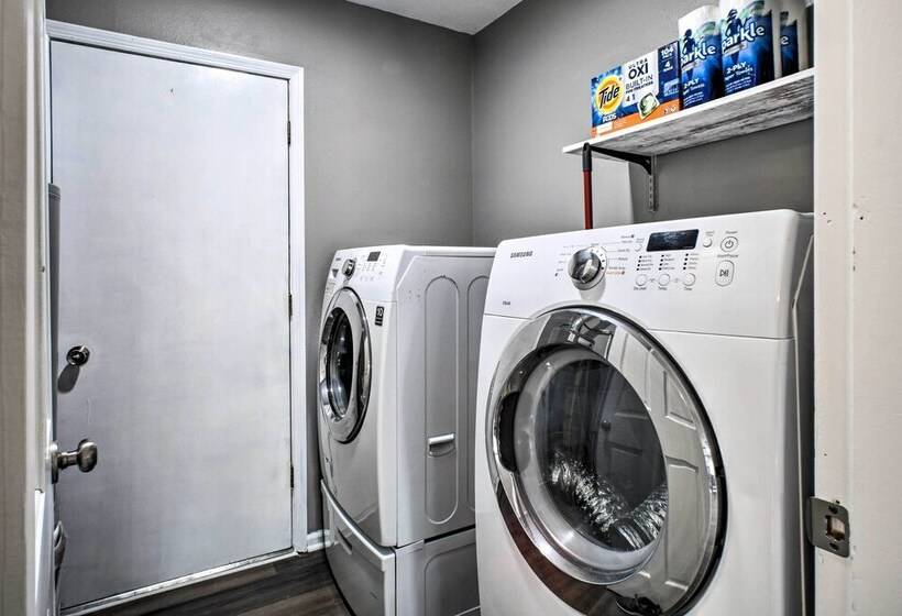 Family Friendly Springfield Home W/ Yard!