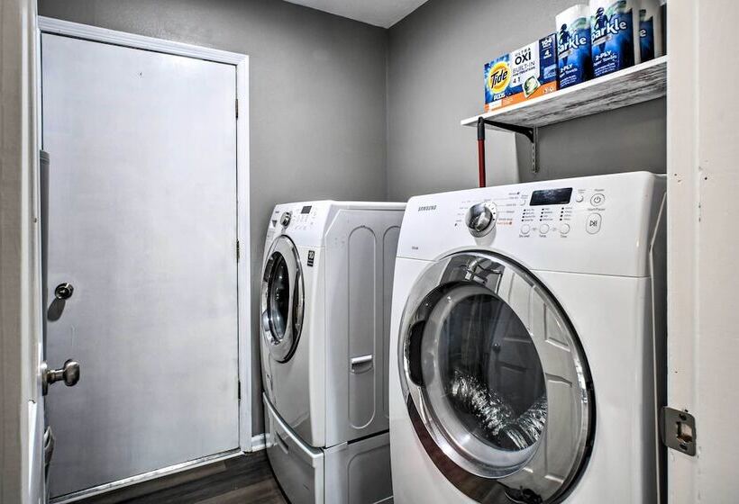 Family Friendly Springfield Home W/ Yard!