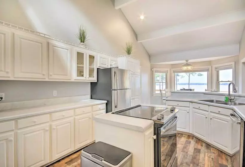 Gilbert Lakefront Retreat W/ Private Dock!