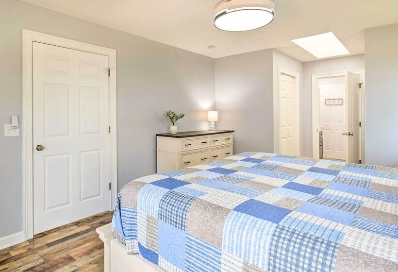 Gilbert Lakefront Retreat W/ Private Dock!