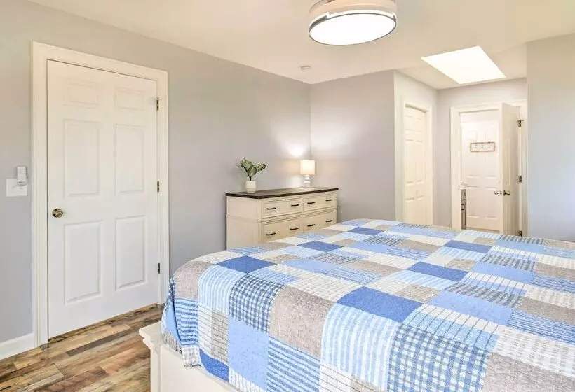 Gilbert Lakefront Retreat W/ Private Dock!