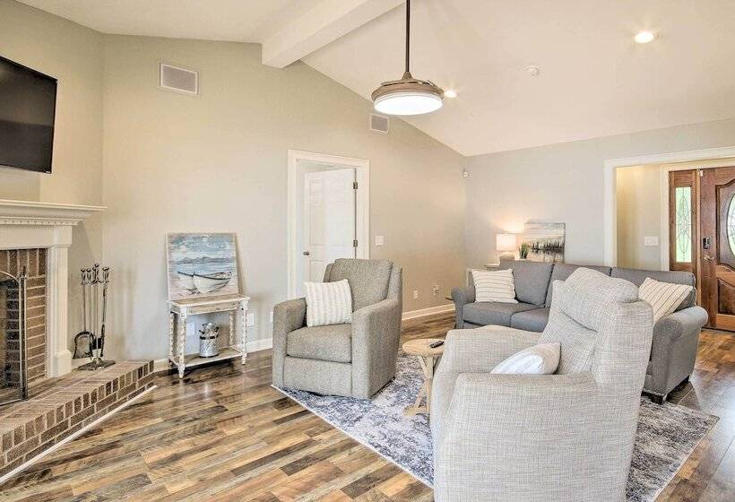 Gilbert Lakefront Retreat W/ Private Dock!