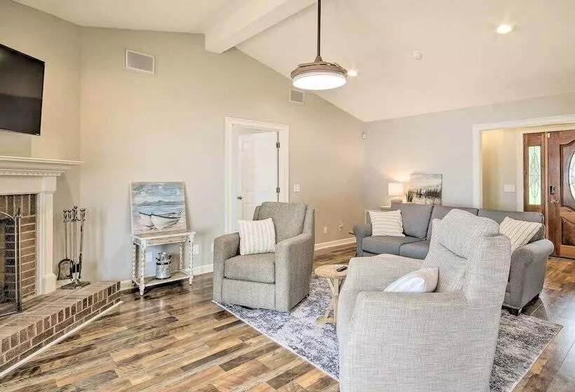 Gilbert Lakefront Retreat W/ Private Dock!