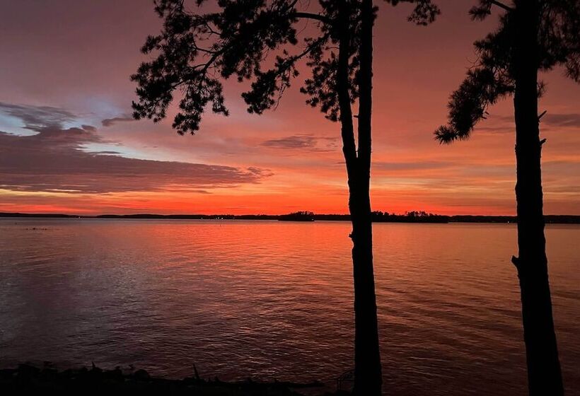 Gilbert Lakefront Retreat W/ Private Dock!