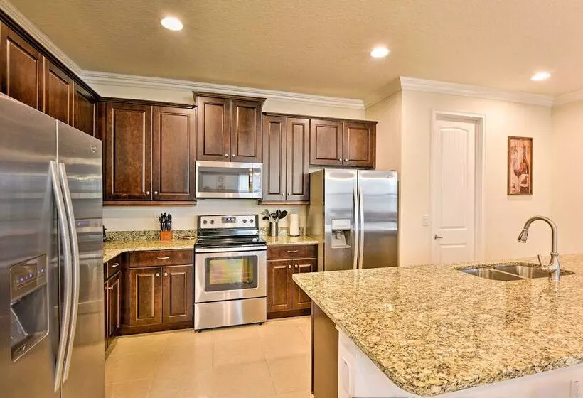 5 Mi To Disney: Oasis W/ Pool & Patio