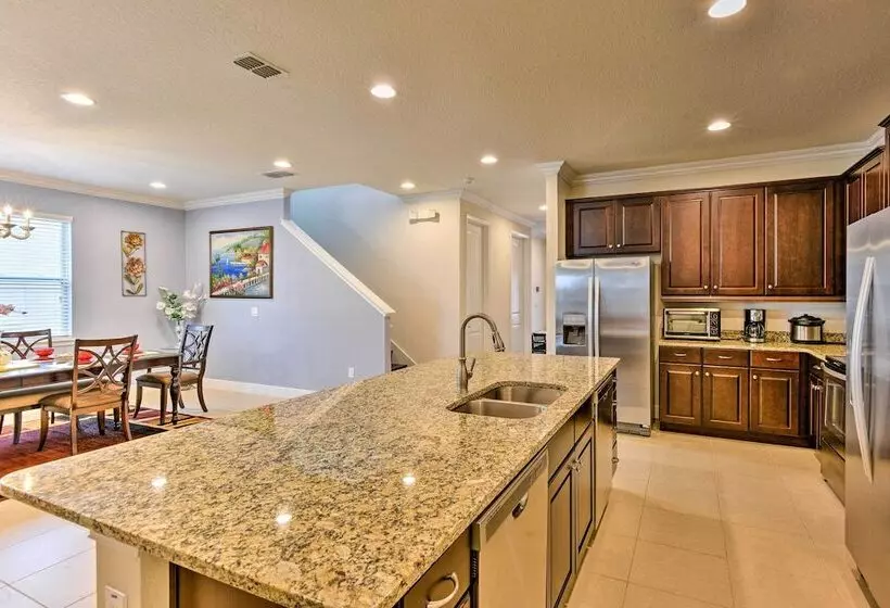 5 Mi To Disney: Oasis W/ Pool & Patio